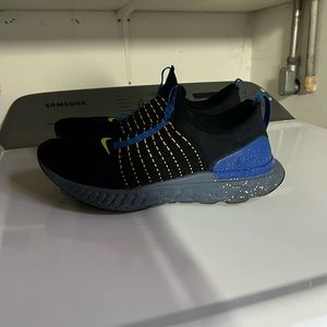 Nike running snickers